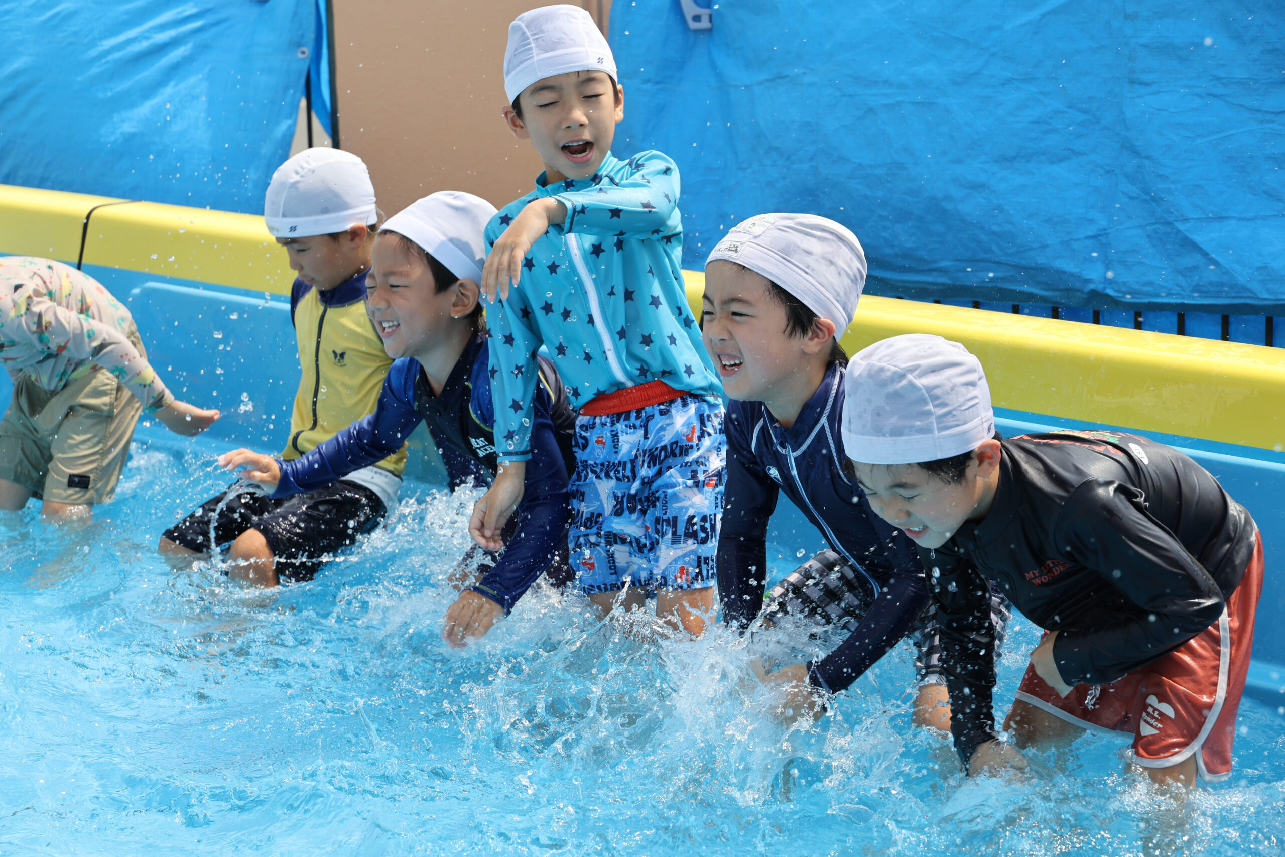 プール開きの様子