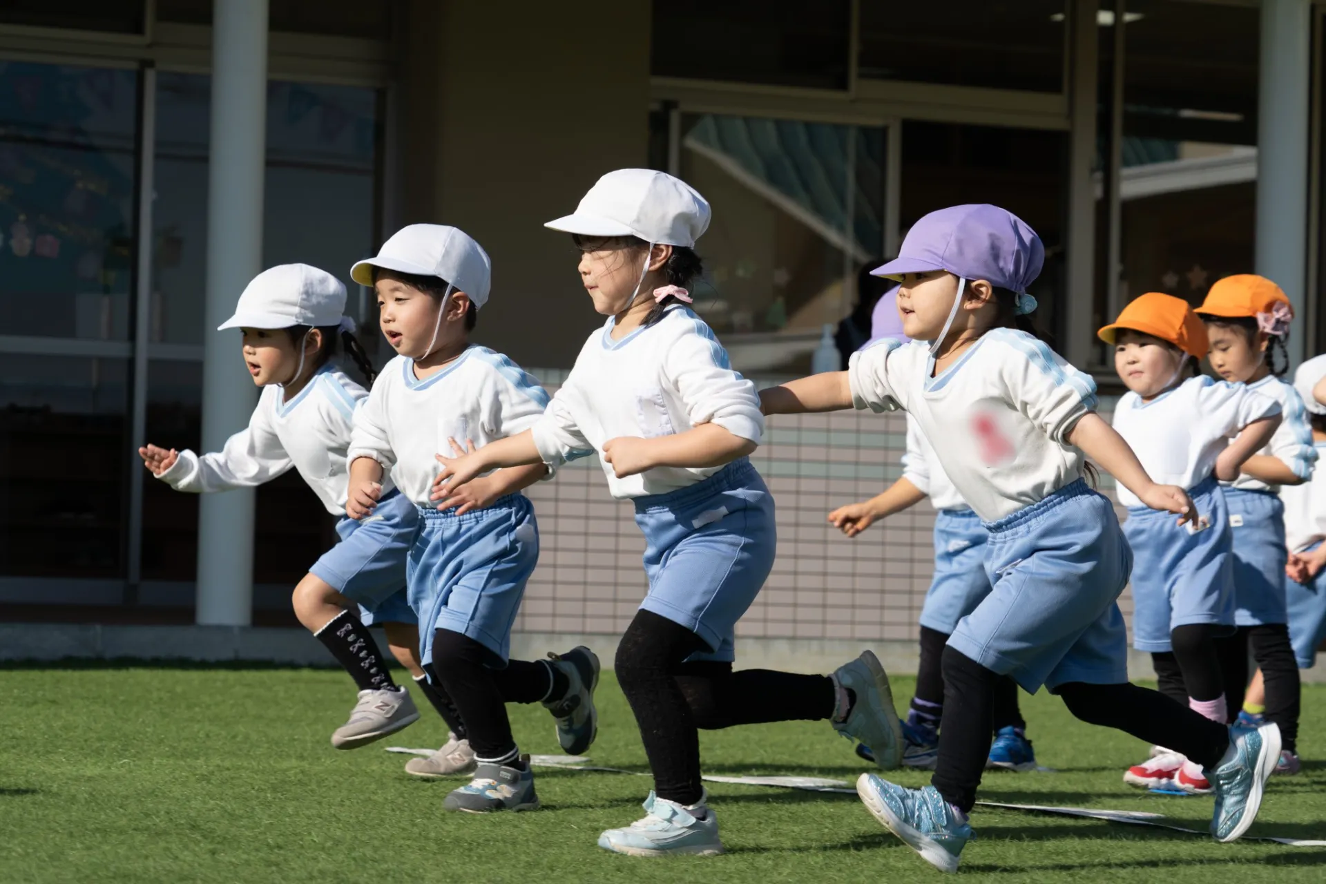 朝の体操・かけっこの様子
